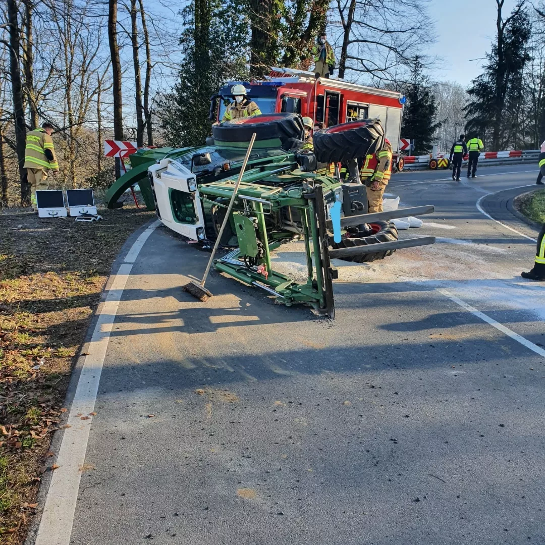 News: LG Scheuren, LG Scherf: Technische Hilfe nach Verkehrsunfall (Selbach)