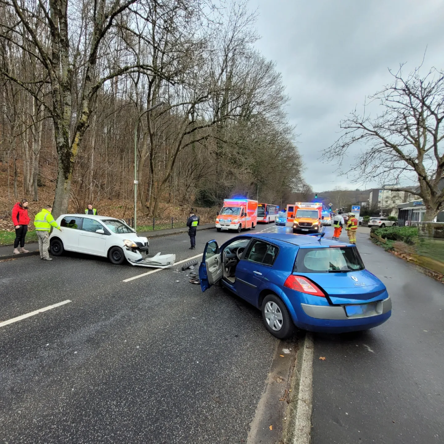 LZ Blecher, LG Voiswinkel: Technische Hilfe nach Verkehrsunfall (Odenthal)