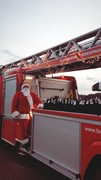 News: Weihnachtsmannbesuch mit der Drehleiter beim Löschzug Blecher (21.12.2022)