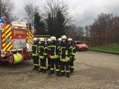 News: 15 Feuerwehrfrauen und -männer beenden Ihre Grundausbildung (26.11.2017)