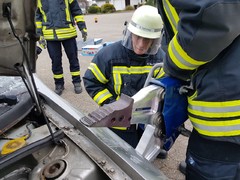 News: 15 Feuerwehrfrauen und -männer beenden Ihre Grundausbildung (26.11.2017)